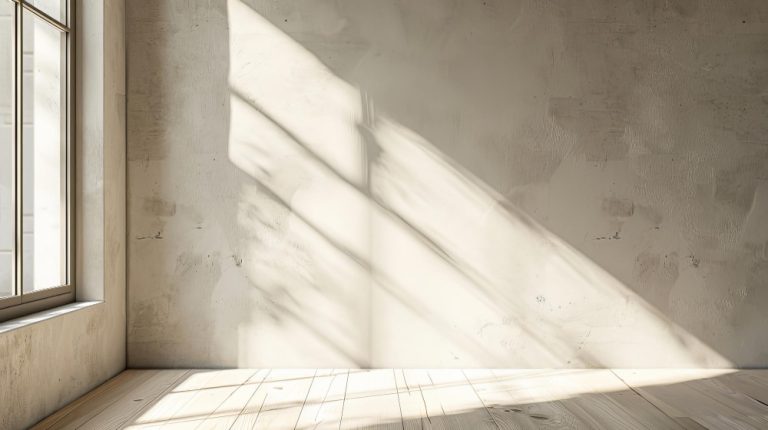 Psycholog Wroclaw – spokojne wnętrze z naturalnym światłem i cieniem